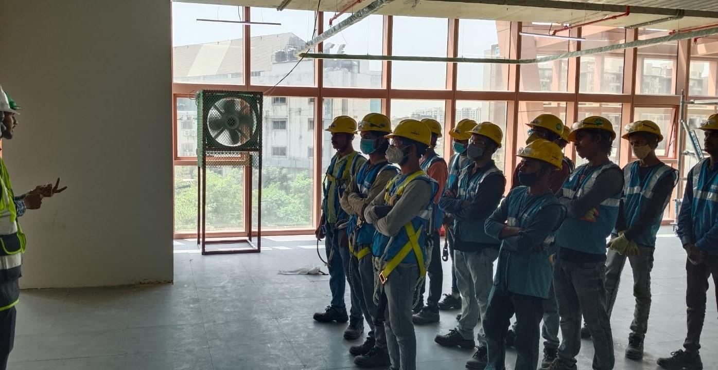 Site supervisor conducting a tool box safety meeting with the installation crew